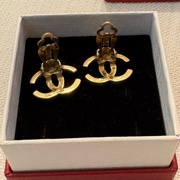 Original Chanel CC logo clip on gold plated Earrings - Picture 9 of 12